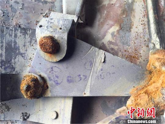 打捞出的残骸 李梦瑶 摄 打捞出的残骸 李梦瑶 摄