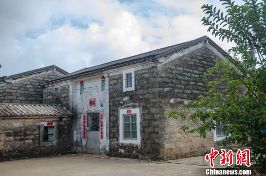 北海涠洲岛珊瑚石民居。 翟李强 摄 北海涠洲岛珊瑚石民居。 翟李强 摄