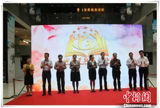 图为“星级家长执照”授予现场 浙江省杭州市上城区教育局供图 摄 图为“星级家长执照”授予现场 浙江省杭州市上城区教育局供图 摄