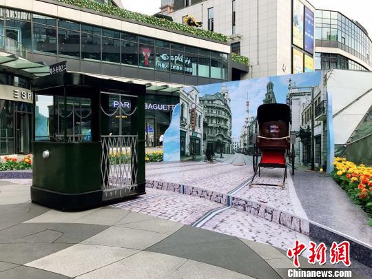 商圈还原老上海风情花市和霓虹幕墙,打造旧时繁华的南京路景象。 王子涛 摄 商圈还原老上海风情花市和霓虹幕墙,打造旧时繁华的南京路景象。 王子涛 摄