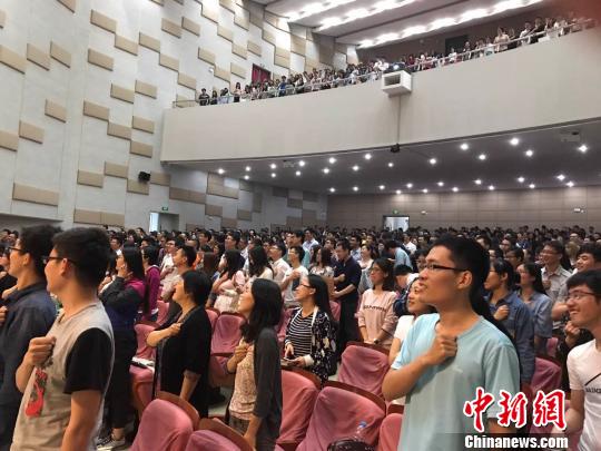 图为参加“2017年教育部‘平安留学’出国留学行前培训会的留学人员在接受培训。 图为参加“2017年教育部‘平安留学’出国留学行前培训会的留学人员在接受培训。