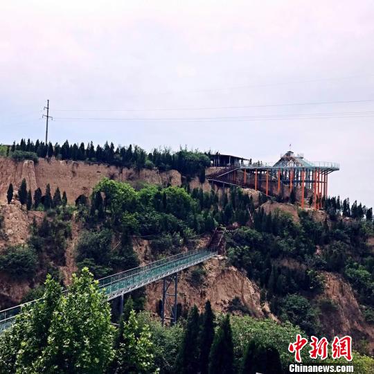 大禹渡黄河风景游览区位于山西省南大门的芮城县县城东南12公里的黄河岸边,是一处集黄河文化、大禹文化、佛教文化、现代技术的水利文化为一体的游览胜地。 大禹渡景区供图 摄 大禹渡黄河风景游览区位于山西省南大门的芮城县县城东南12公里的黄河岸边,是一处集黄河文化、大禹文化、佛教文化、现代技术的水利文化为一体的游览胜地。 大禹渡景区供图 摄