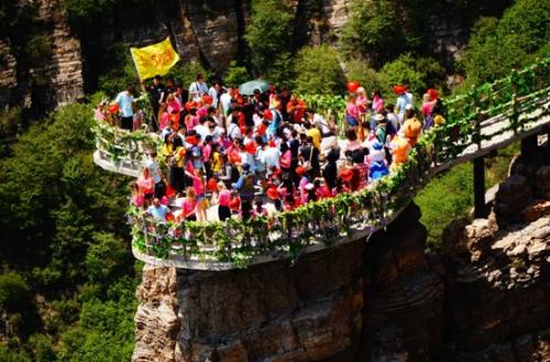 山盟台上花样告白 陈勇摄 山盟台上花样告白 陈勇摄
