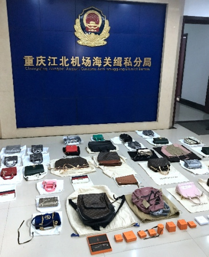 海关查获的涉案走私物品。图片由重庆海关提供 海关查获的涉案走私物品。图片由重庆海关提供