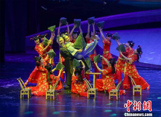 或悲或喜、或新或奇,或国家大义、或乡土深情,尽在情景歌舞之中升腾、奔放 张畅 摄 或悲或喜、或新或奇,或国家大义、或乡土深情,尽在情景歌舞之中升腾、奔放 张畅 摄