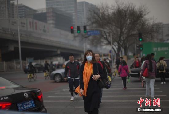 资料图:雾霾天气中的北京。 记者 刘关关 摄 资料图:雾霾天气中的北京。 记者 刘关关 摄
