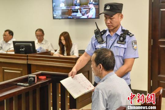 梁某说,他和马某各自有“上家” 陈骥旻 摄 梁某说,他和马某各自有“上家” 陈骥旻 摄