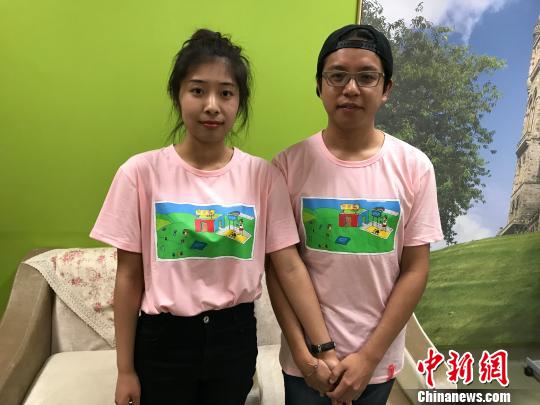 “学霸”情侣————孙铭萱(左)唐国智(右) 岳依桐 摄 “学霸”情侣————孙铭萱(左)唐国智(右) 岳依桐 摄