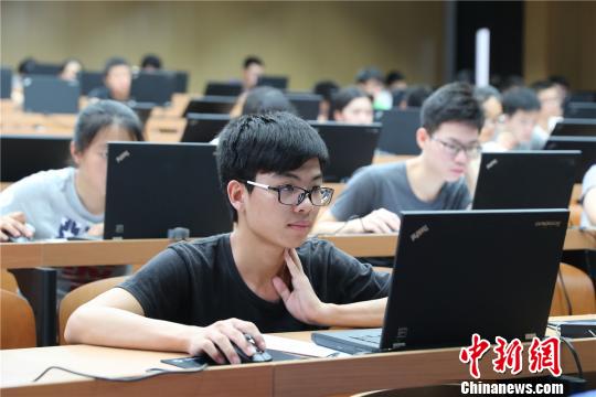 学生参加考试 南科大供图 摄 学生参加考试 南科大供图 摄
