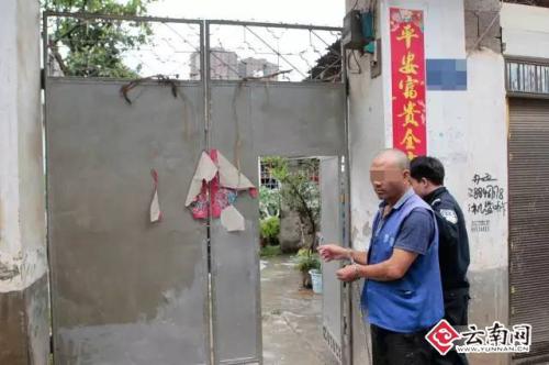 犯罪嫌疑人指认现场。 犯罪嫌疑人指认现场。