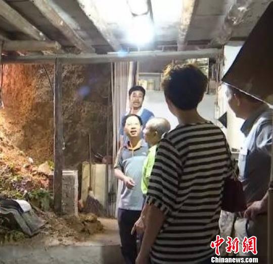 21日,延平区金山北路,发生塌方。 胡宗榕 摄 21日,延平区金山北路,发生塌方。 胡宗榕 摄