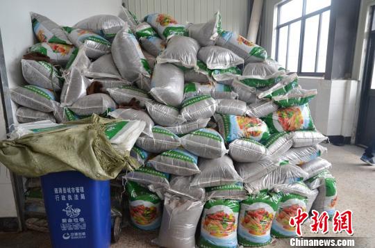 垃圾变肥料 姚佳期提供 摄 垃圾变肥料 姚佳期提供 摄