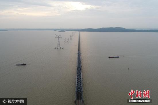 资料图:近日,受近期江西持续强降雨影响,鄱阳湖水位持续快速上涨,达今年入汛以来的最高水位。 资料图:近日,受近期江西持续强降雨影响,鄱阳湖水位持续快速上涨,达今年入汛以来的最高水位。
