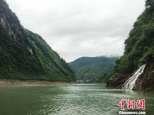 贵州沿河乌江离黔“最后一公里”依旧山青水净。 杨云 摄 贵州沿河乌江离黔“最后一公里”依旧山青水净。 杨云 摄