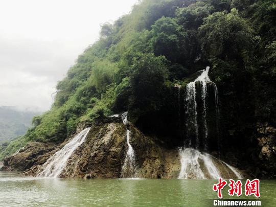 贵州沿河乌江离黔“最后一公里”依旧山青水净。 杨云 摄 贵州沿河乌江离黔“最后一公里”依旧山青水净。 杨云 摄