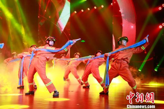 图为:“三周年主题报告会”现场。 王远 摄 图为:“三周年主题报告会”现场。 王远 摄