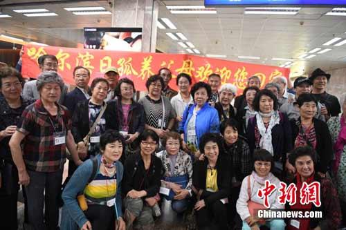 图为日本遗孤代表团合影。 王舒 摄 图为日本遗孤代表团合影。 王舒 摄