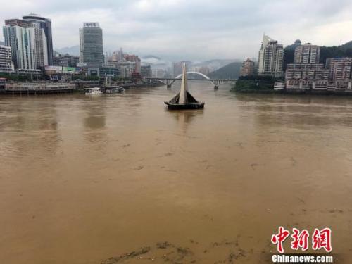 6月22日,闽江上游延平支流江面水位上涨。 张丽君 摄 6月22日,闽江上游延平支流江面水位上涨。 张丽君 摄