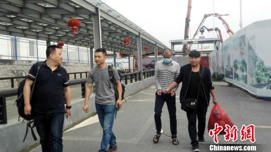 警方将嫌疑人抓捕归案。千岛湖派出所供图 警方将嫌疑人抓捕归案。千岛湖派出所供图