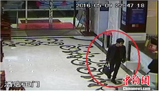 图为:酒店里的犯罪嫌疑人。千岛湖派出所供图 图为:酒店里的犯罪嫌疑人。千岛湖派出所供图