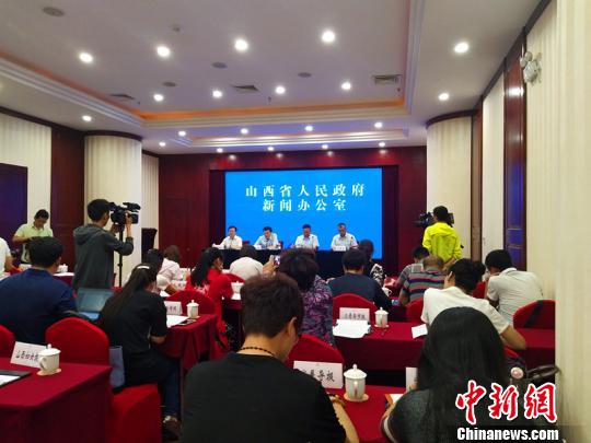 发布会现场,山西省高院副院长朱明表示,山西将通过运用各种惩戒措施,促使失信被执行人履行法定义务;通过执结一批涉企合同执行难案件,兑现企业权益,在山西营造出“诚信为本、守诺践约”的社会氛围。 刘小红 摄 发布会现场,山西省高院副院长朱明表示,山西将通过运用各种惩戒措施,促使失信被执行人履行法定义务;通过执结一批涉企合同执行难案件,兑现企业权益,在山西营造出“诚信为本、守诺践约”的社会氛围。 刘小红 摄