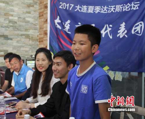 年龄最小的市民代表(最右)。 苏航 摄 年龄最小的市民代表(最右)。 苏航 摄