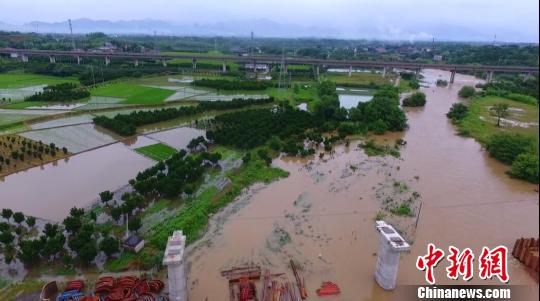 浙江省衢州市衢江区受强降雨影响。 涂明峰 夏学民 摄 浙江省衢州市衢江区受强降雨影响。 涂明峰 夏学民 摄