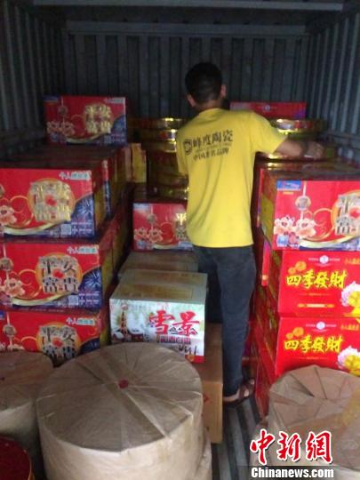 图为查处现场 图为查处现场