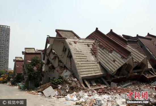 资料图:拆除危旧房屋。秦人 摄 图片来源:视觉中国 资料图:拆除危旧房屋。秦人 摄 图片来源:视觉中国