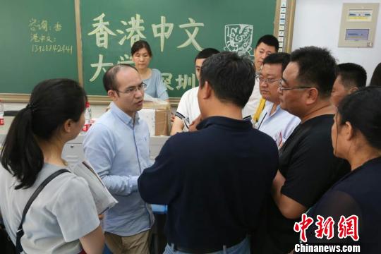 咨询会现场。 张艳春 摄 咨询会现场。 张艳春 摄