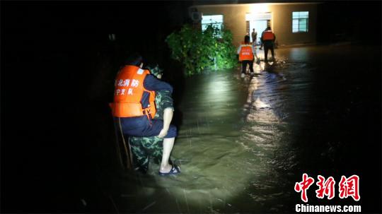 咸宁通山县、崇阳县、通城县部分水库河道水位高涨,山洪暴发 官易洲 摄 咸宁通山县、崇阳县、通城县部分水库河道水位高涨,山洪暴发 官易洲 摄