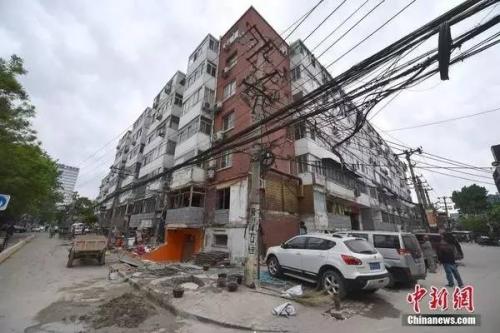 北京三里屯“脏街”综合整治拆墙打洞(来源: 摄影:金硕) 北京三里屯“脏街”综合整治拆墙打洞(来源: 摄影:金硕)