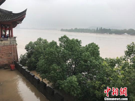 持续暴雨,兰江水位猛涨 奚金燕 摄 持续暴雨,兰江水位猛涨 奚金燕 摄