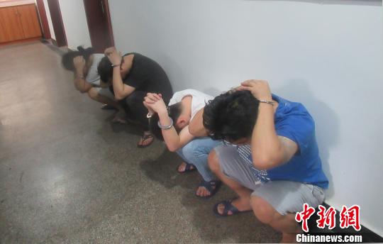 图为:警方将涉案者抓获。南浔公安供图 图为:警方将涉案者抓获。南浔公安供图