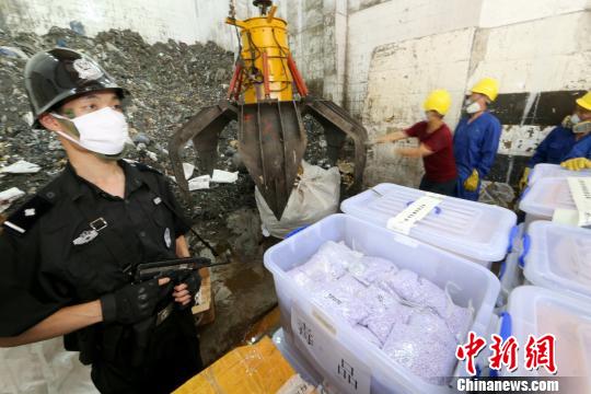 销毁毒品现场。 池兆恩 摄 销毁毒品现场。 池兆恩 摄