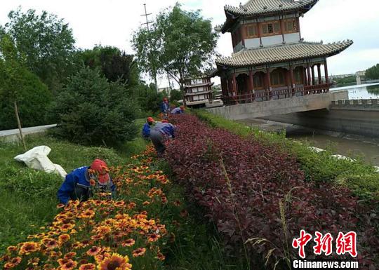 资料图。图为美化城市环境。 钟欣 摄 资料图。图为美化城市环境。 钟欣 摄