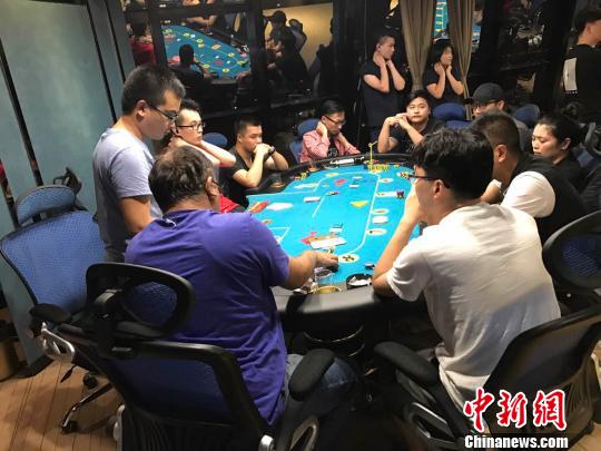 被警方查获的赌博现场。 义乌公安供图 被警方查获的赌博现场。 义乌公安供图