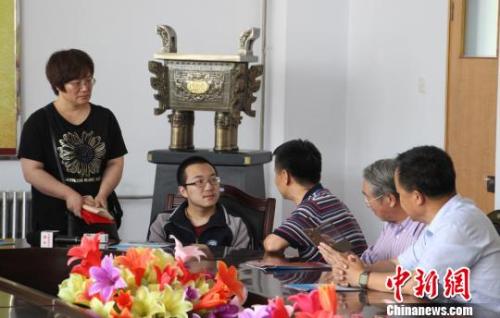 魏祥受到社会各界的关注。 钟欣 摄 魏祥受到社会各界的关注。 钟欣 摄