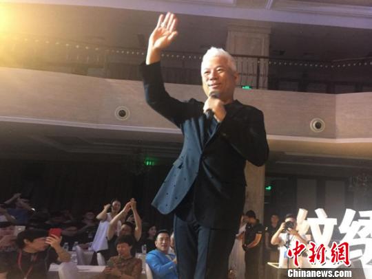 图为:歌手巫启贤。主办方供图 图为:歌手巫启贤。主办方供图