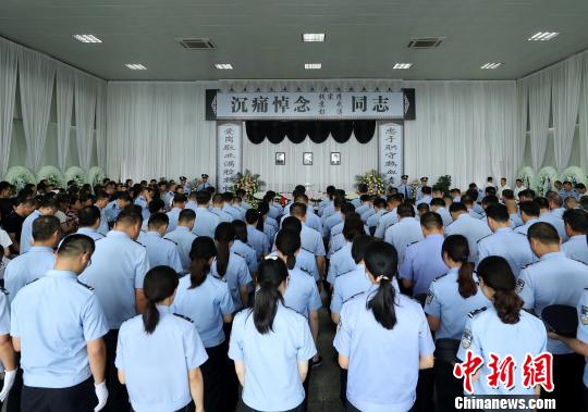 追悼会现场。 沈果 摄 追悼会现场。 沈果 摄