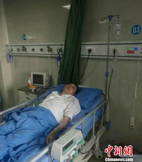 受伤游客回国接受进一步治疗(游客 供图) 受伤游客回国接受进一步治疗(游客 供图)