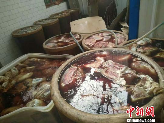 咸阳兴平走私牛肉案现场。 陕西警方 摄 咸阳兴平走私牛肉案现场。 陕西警方 摄