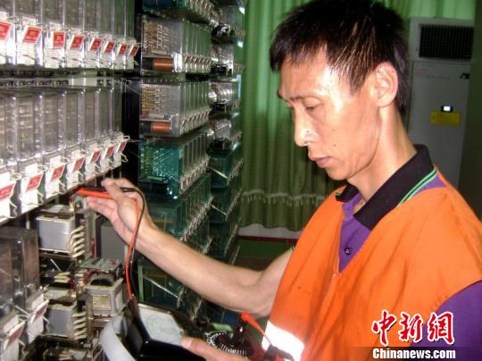 图为:朱宏在工作中。 林秋 摄 图为:朱宏在工作中。 林秋 摄