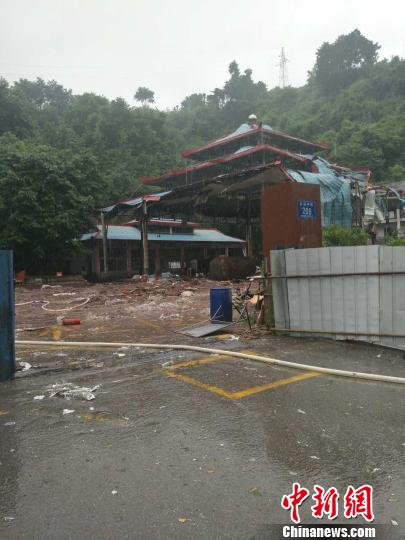 爆炸现场。 钟欣 摄 爆炸现场。 钟欣 摄