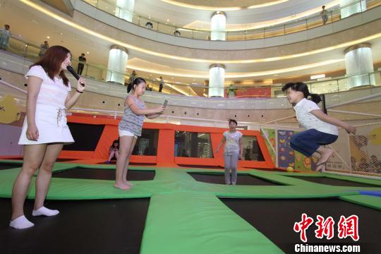 “MPT反重力运动会”引爆市民运动热情。 张道正 摄 “MPT反重力运动会”引爆市民运动热情。 张道正 摄