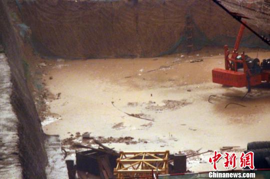 部分建筑工地积水严重。 于俊亮 摄 部分建筑工地积水严重。 于俊亮 摄