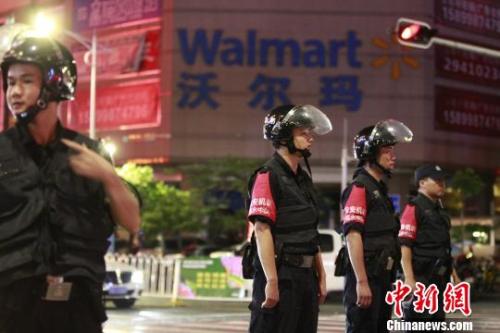 图为深圳警方已封锁现场,案件正在进一步侦破中。 钟新 摄 图为深圳警方已封锁现场,案件正在进一步侦破中。 钟新 摄