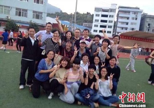 陈莹丽和朋友 佚名 摄 陈莹丽和朋友 佚名 摄